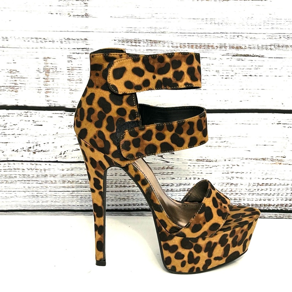 Rouge helium cheetah print platform high heels size 9